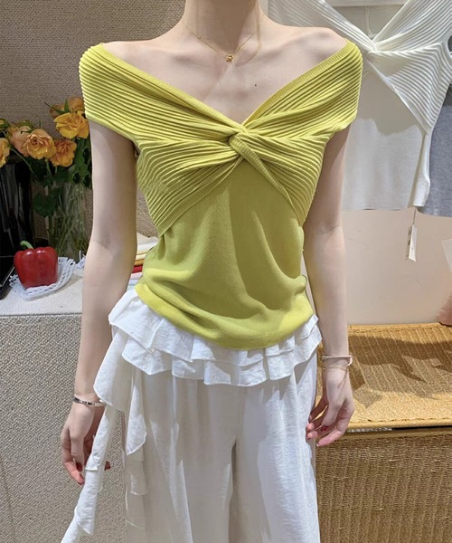 leune(ルネ)の「ツイストデザインオフショルニットトップス(Tシャツ/カットソー・レディース・オフホワイト/ネイビー/イエロー・FREE)」の8枚目の写真