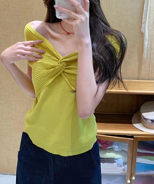 leune(ルネ)の「ツイストデザインオフショルニットトップス(Tシャツ/カットソー・レディース・オフホワイト/ネイビー/イエロー・FREE)」の11枚目の写真