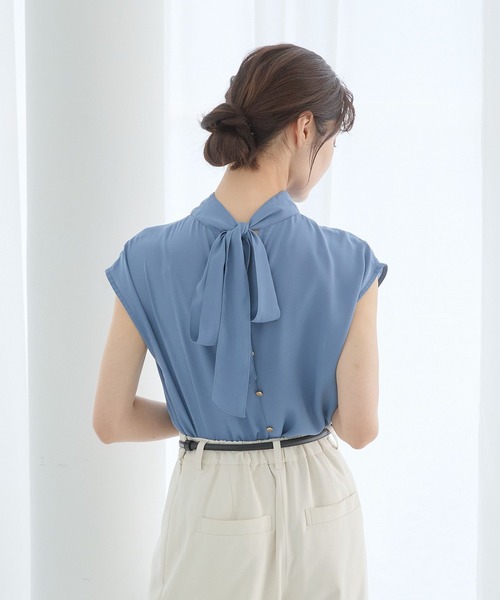 Andemiu（アンデミュウ）の「バックリボンデザインブラウス577726（シャツ/ブラウス・レディース・ブラック/オフホワイト/ブルー・FREE）」の8枚目の写真