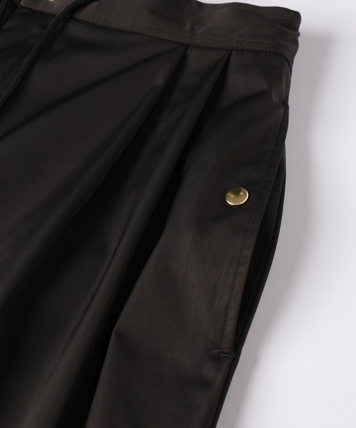 CULLNI（クルニ）の「Double Satin 2Tuck Drawstring Semi Wide Pants（その他パンツ・メンズ・ブラック/ネイビー/ベージュ・2/1/0）」の7枚目の写真
