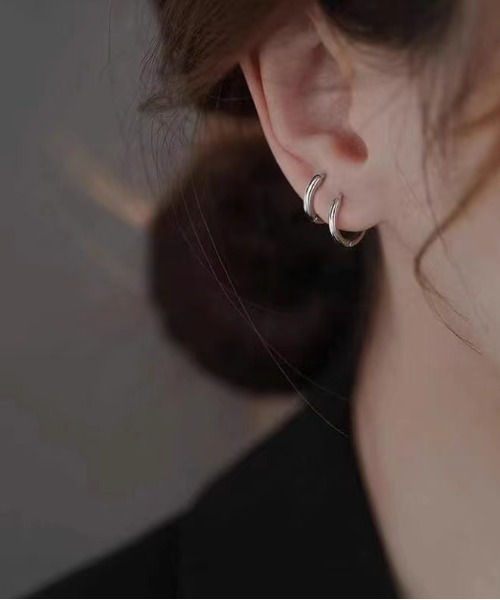VIBGYOR(ヴィブジョー)の「【IZU】 ミニフープピアス リングピアス ゴールド/シルバー(8mm・10mm・12mm・14mm)(ピアス(両耳用)・レディース・シルバー/ゴールド・8/10/12/14)」の1枚目の写真