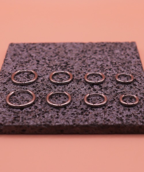 VIBGYOR(ヴィブジョー)の「【IZU】 ミニフープピアス リングピアス ゴールド/シルバー(8mm・10mm・12mm・14mm)(ピアス(両耳用)・レディース・シルバー/ゴールド・8/10/12/14)」の6枚目の写真