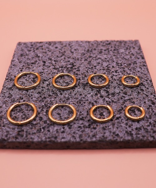VIBGYOR(ヴィブジョー)の「【IZU】 ミニフープピアス リングピアス ゴールド/シルバー(8mm・10mm・12mm・14mm)(ピアス(両耳用)・レディース・シルバー/ゴールド・8/10/12/14)」の5枚目の写真