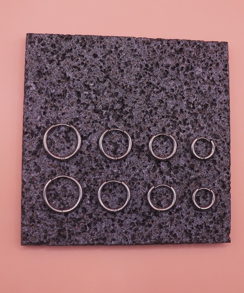 VIBGYOR(ヴィブジョー)の「【IZU】 ミニフープピアス リングピアス ゴールド/シルバー(8mm・10mm・12mm・14mm)(ピアス(両耳用)・レディース・シルバー/ゴールド・8/10/12/14)」の4枚目の写真