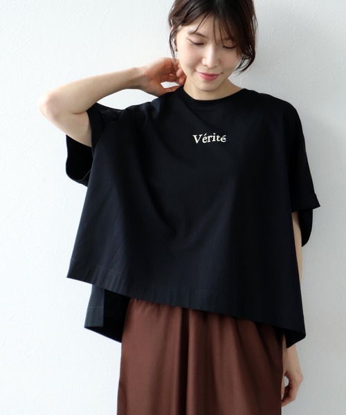 Jines(ジネス)の「オーバーシルエット ロゴプリントTシャツ(Tシャツ/カットソー・レディース・ホワイト/ブラウン/ブラック・38)」の1枚目の写真
