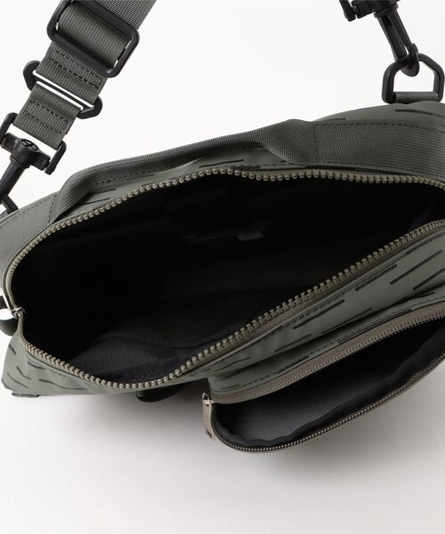 CIE(シー)の「【CIE/シー】GRID3 BOTTLE SHOULDER BAG (L) LIMITED EDITION(ショルダーバッグ・メンズ・オリーブ・FREE)」の2枚目の写真