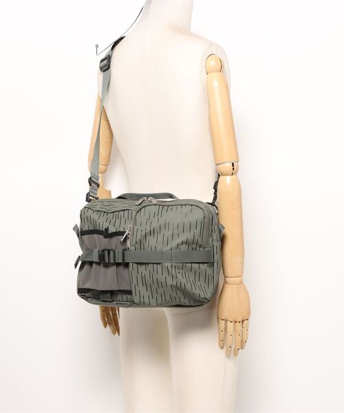 CIE(シー)の「【CIE/シー】GRID3 BOTTLE SHOULDER BAG (L) LIMITED EDITION(ショルダーバッグ・メンズ・オリーブ・FREE)」の3枚目の写真