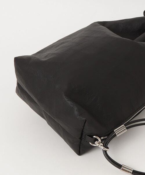Senti(センティ)の「SENTI Dyneema(R) Leather DRAWSTRING BAG_L×Keel/ 超軽量ダイニーマレザー巾着L(ショルダーバッグ・メンズ・ブラック・FREE)」の8枚目の写真