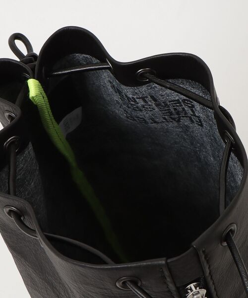 Senti(センティ)の「SENTI Dyneema(R) Leather DRAWSTRING BAG_L×Keel/ 超軽量ダイニーマレザー巾着L(ショルダーバッグ・メンズ・ブラック・FREE)」の9枚目の写真