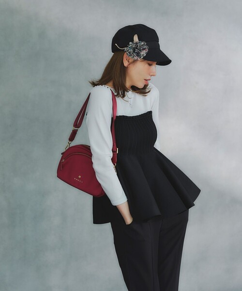 TOCCA(トッカ)の「FLOWER PATH ニットトップス(ニット/セーター・レディース・ブラック系・SMALL/MEDIUM)」の1枚目の写真