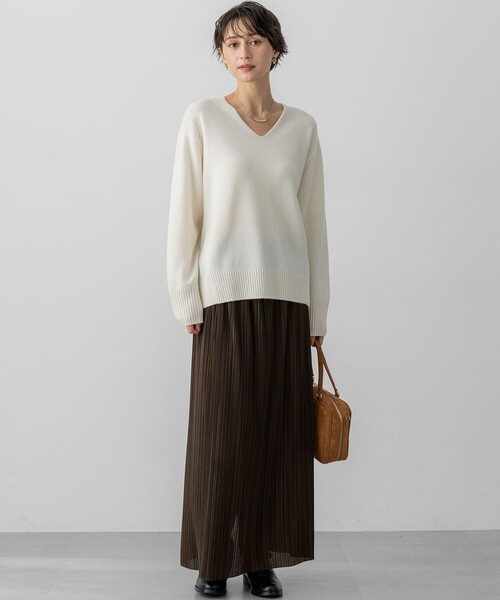 23区(ニジュウサンク)の「カシミヤブレンド Vネック ニット(ニット/セーター・レディース・ホワイト系/ベージュ系/ライトグレー系/オールドローズ系/ライトグリーン系/ピーコックグリーン系/グレー系/ダルブルー系/パープル系・38)」の22枚目の写真