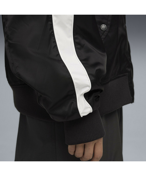 PUMA(プーマ)の「PUMA プーマ ユニセックス T7 ボンバー ジャケット(ブルゾン・メンズ・ブラック・SMALL/X-LARGE/LARGE/MEDIUM/XX-LARGE)」の5枚目の写真