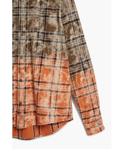 Desigual(デシグアル)の「グラデーショングランジロックチェックシャツ(シャツ/ブラウス・メンズ・グリーン・S/M/L/XL)」の3枚目の写真