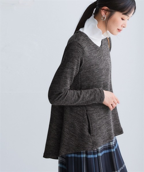 nissen(ニッセン)の「リブ見えカットソーVネックロング丈プルオーバー<大きいサイズ有>(Tシャツ/カットソー・レディース・ブラック/チャコールグレー/ブラウン/ベージュ/ミント・S/M/L/LL)」の2枚目の写真