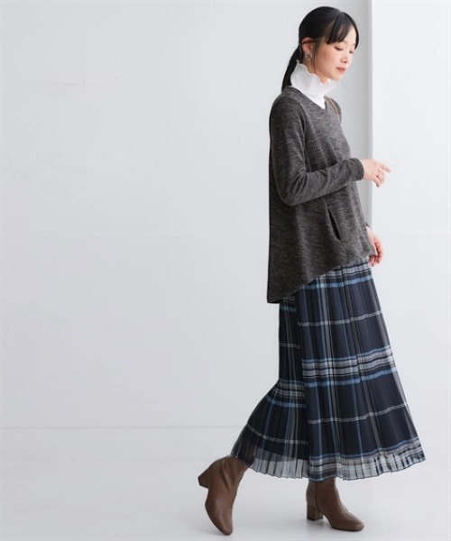 nissen(ニッセン)の「リブ見えカットソーVネックロング丈プルオーバー<大きいサイズ有>(Tシャツ/カットソー・レディース・ブラック/チャコールグレー/ブラウン/ベージュ/ミント・S/M/L/LL)」の11枚目の写真