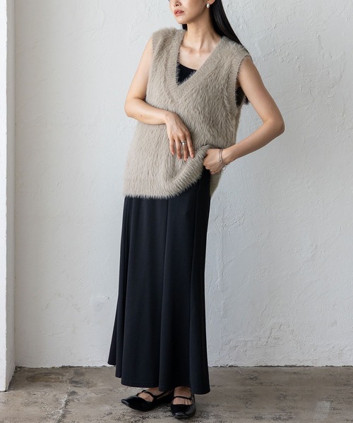 VitaFelice（ヴィータフェリーチェ）の「フェザーヤーン Vネックニットベスト（ベスト・レディース・ベージュ系/アイボリー/ブラック・FREE）」の5枚目の写真