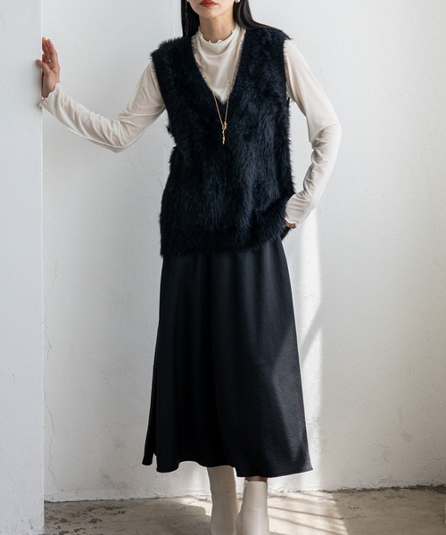 VitaFelice（ヴィータフェリーチェ）の「フェザーヤーン Vネックニットベスト（ベスト・レディース・ベージュ系/アイボリー/ブラック・FREE）」の6枚目の写真