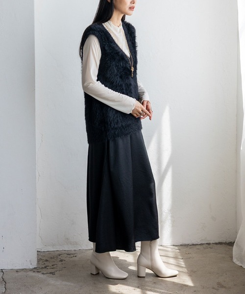 VitaFelice（ヴィータフェリーチェ）の「フェザーヤーン Vネックニットベスト（ベスト・レディース・ベージュ系/アイボリー/ブラック・FREE）」の7枚目の写真