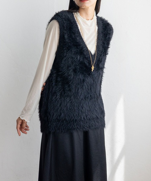 VitaFelice（ヴィータフェリーチェ）の「フェザーヤーン Vネックニットベスト（ベスト・レディース・ベージュ系/アイボリー/ブラック・FREE）」の12枚目の写真