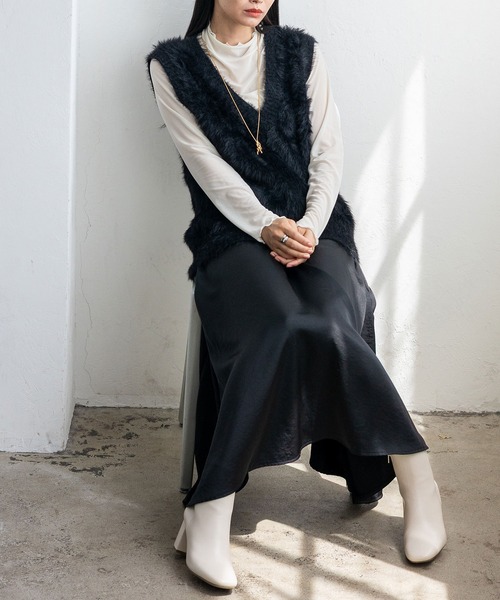 VitaFelice（ヴィータフェリーチェ）の「フェザーヤーン Vネックニットベスト（ベスト・レディース・ベージュ系/アイボリー/ブラック・FREE）」の15枚目の写真