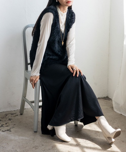 VitaFelice（ヴィータフェリーチェ）の「フェザーヤーン Vネックニットベスト（ベスト・レディース・ベージュ系/アイボリー/ブラック・FREE）」の16枚目の写真