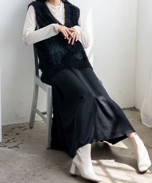 VitaFelice（ヴィータフェリーチェ）の「フェザーヤーン Vネックニットベスト（ベスト・レディース・ベージュ系/アイボリー/ブラック・FREE）」の17枚目の写真