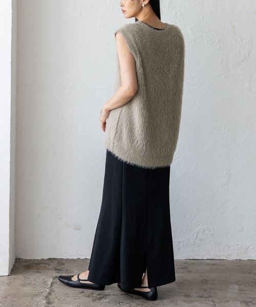 VitaFelice（ヴィータフェリーチェ）の「フェザーヤーン Vネックニットベスト（ベスト・レディース・ベージュ系/アイボリー/ブラック・FREE）」の19枚目の写真