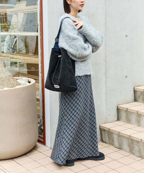 FREAK'S STORE（フリークスストア）の「限定展開 OUTDOOR PRODUCTS × FREAK'S STORE/アウトドアプロダクツ 別注 スウェードタッチ 巾着 テープ バッグ（ショルダーバッグ・レディース・ブラック/ベージュ/ブラウン・ONE SIZE）」の4枚目の写真