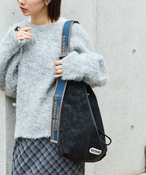 FREAK'S STORE（フリークスストア）の「限定展開 OUTDOOR PRODUCTS × FREAK'S STORE/アウトドアプロダクツ 別注 スウェードタッチ 巾着 テープ バッグ（ショルダーバッグ・レディース・ブラック/ベージュ/ブラウン・ONE SIZE）」の9枚目の写真