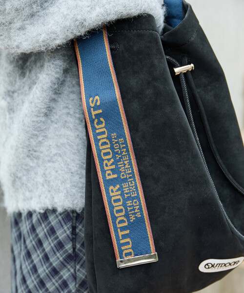 FREAK'S STORE（フリークスストア）の「限定展開 OUTDOOR PRODUCTS × FREAK'S STORE/アウトドアプロダクツ 別注 スウェードタッチ 巾着 テープ バッグ（ショルダーバッグ・レディース・ブラック/ベージュ/ブラウン・ONE SIZE）」の10枚目の写真