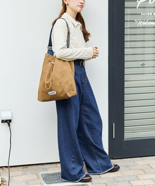 FREAK'S STORE（フリークスストア）の「限定展開 OUTDOOR PRODUCTS × FREAK'S STORE/アウトドアプロダクツ 別注 スウェードタッチ 巾着 テープ バッグ（ショルダーバッグ・レディース・ブラック/ベージュ/ブラウン・ONE SIZE）」の13枚目の写真