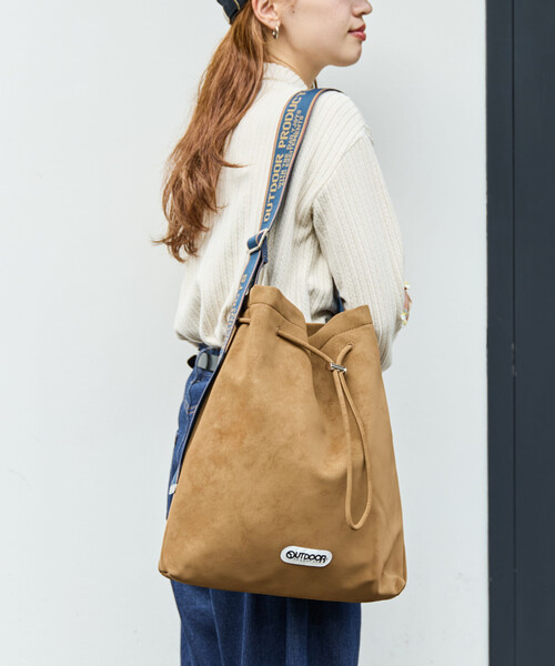 FREAK'S STORE（フリークスストア）の「限定展開 OUTDOOR PRODUCTS × FREAK'S STORE/アウトドアプロダクツ 別注 スウェードタッチ 巾着 テープ バッグ（ショルダーバッグ・レディース・ブラック/ベージュ/ブラウン・ONE SIZE）」の15枚目の写真