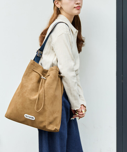 FREAK'S STORE（フリークスストア）の「限定展開 OUTDOOR PRODUCTS × FREAK'S STORE/アウトドアプロダクツ 別注 スウェードタッチ 巾着 テープ バッグ（ショルダーバッグ・レディース・ブラック/ベージュ/ブラウン・ONE SIZE）」の18枚目の写真