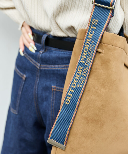 FREAK'S STORE（フリークスストア）の「限定展開 OUTDOOR PRODUCTS × FREAK'S STORE/アウトドアプロダクツ 別注 スウェードタッチ 巾着 テープ バッグ（ショルダーバッグ・レディース・ブラック/ベージュ/ブラウン・ONE SIZE）」の20枚目の写真