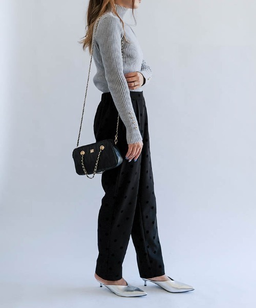 aquagarage(アクアガレージ)の「ハイネック袖ハートボタンリブニット(ニット/セーター・レディース・ブラック/アイボリー/杢グレー・M/L)」の11枚目の写真