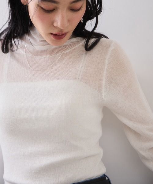 VIS（ビス）の「フェザー切り替えスリーブシアータートルニット（ニット/セーター・レディース・キナリ/ホワイト/ブラック・FREE）」の2枚目の写真