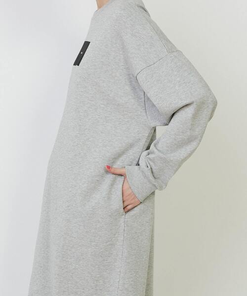 FRAPBOIS(フラボア)の「チュニックジャージ ワンピース(ワンピース・レディース・ブラック/グレー・1)」の6枚目の写真