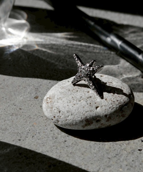 Soierie（ソワリー）の「エトワール ストーン スモール ピアス (1P) / Etoile stone small pierce (1P)（ピアス（片耳用）・レディース・シルバー系・FREE）」の2枚目の写真