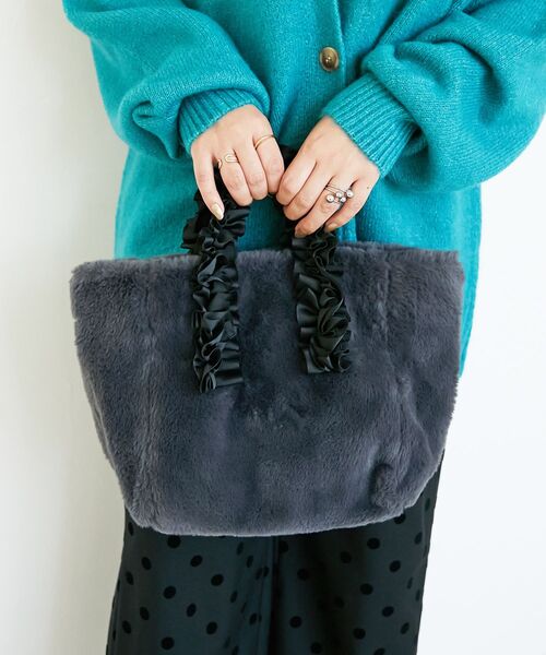 le.coeur blanc（ルクールブラン）の「フェイクファーハンドルフリルトート（トートバッグ・レディース・モカ/チャコールグレー・FREE）」の8枚目の写真