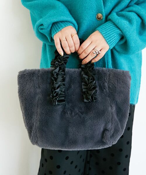 le.coeur blanc（ルクールブラン）の「フェイクファーハンドルフリルトート（トートバッグ・レディース・モカ/チャコールグレー・FREE）」の9枚目の写真