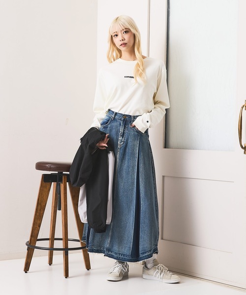 CONVERSE(コンバース)の「【CONVERSE/コンバース】スムスシューズグラフィックロンT(Tシャツ/カットソー・レディース・オフホワイト/ブラック・LARGE/MEDIUM)」の8枚目の写真