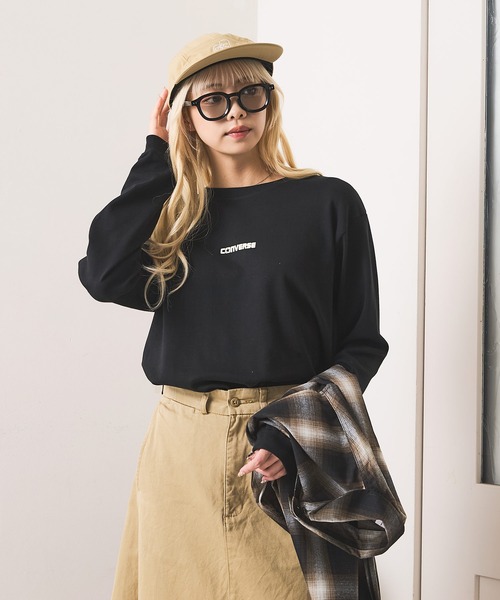 CONVERSE(コンバース)の「【CONVERSE/コンバース】スムスシューズグラフィックロンT(Tシャツ/カットソー・レディース・オフホワイト/ブラック・LARGE/MEDIUM)」の6枚目の写真