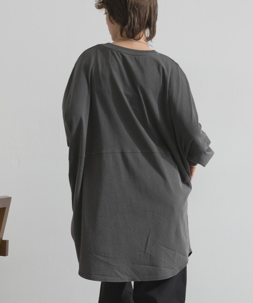 enhaut(アンオート)の「ピグメントOE天竺 ロゴプリント チュニック ILY ビッグ Tシャツ ロンT(Tシャツ/カットソー・レディース・アイボリー/グレイッシュベージュ/チャコールグレー/バーガンディー・FREE)」の12枚目の写真