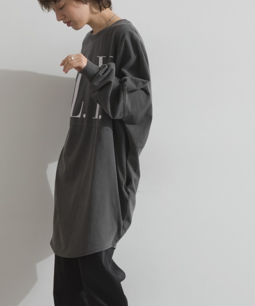 enhaut(アンオート)の「ピグメントOE天竺 ロゴプリント チュニック ILY ビッグ Tシャツ ロンT(Tシャツ/カットソー・レディース・アイボリー/グレイッシュベージュ/チャコールグレー/バーガンディー・FREE)」の13枚目の写真