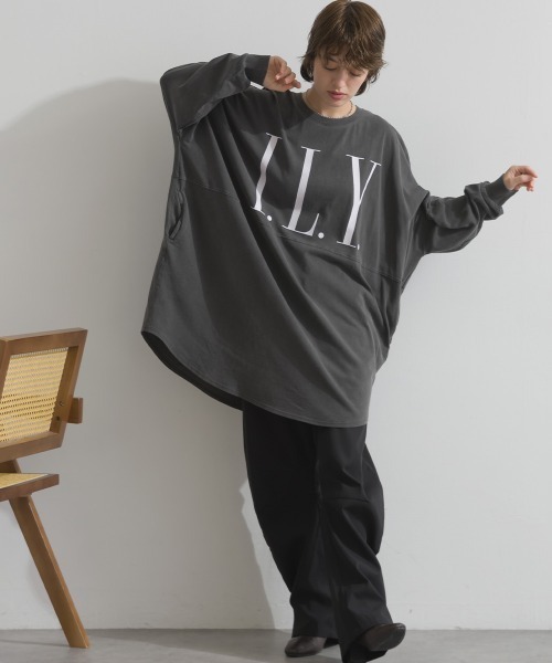 enhaut(アンオート)の「ピグメントOE天竺 ロゴプリント チュニック ILY ビッグ Tシャツ ロンT(Tシャツ/カットソー・レディース・アイボリー/グレイッシュベージュ/チャコールグレー/バーガンディー・FREE)」の14枚目の写真