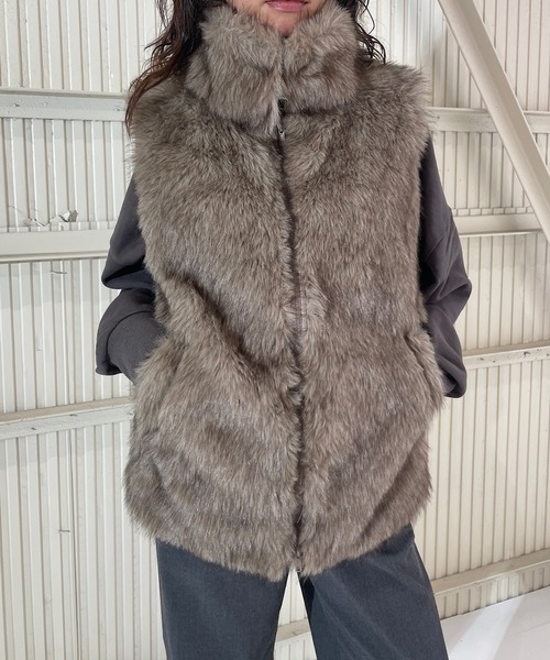 ROGER AND RAW(ロジャーアンドロウ)の「スタンドネックフェイクファーベスト(ベスト・レディース・ブラック/ブラウン/ベージュ/ライトベージュ・FREE)」の16枚目の写真