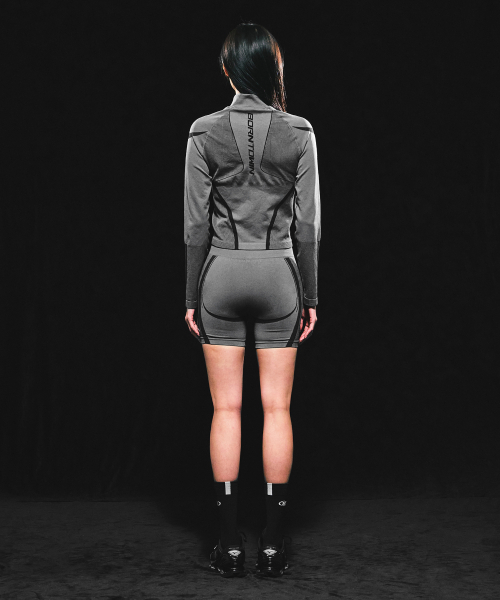 BORN TO WIN（ボーントゥウィン）の「W SYMBOL B ECLIPSE SEAMLESS FULL ZIP-UP JACKET [CHARCOAL]（ジャージ・レディース・その他・1/2）」の5枚目の写真