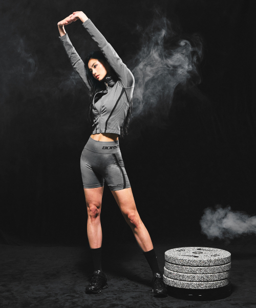 BORN TO WIN（ボーントゥウィン）の「W SYMBOL B ECLIPSE SEAMLESS FULL ZIP-UP JACKET [CHARCOAL]（ジャージ・レディース・その他・1/2）」の8枚目の写真