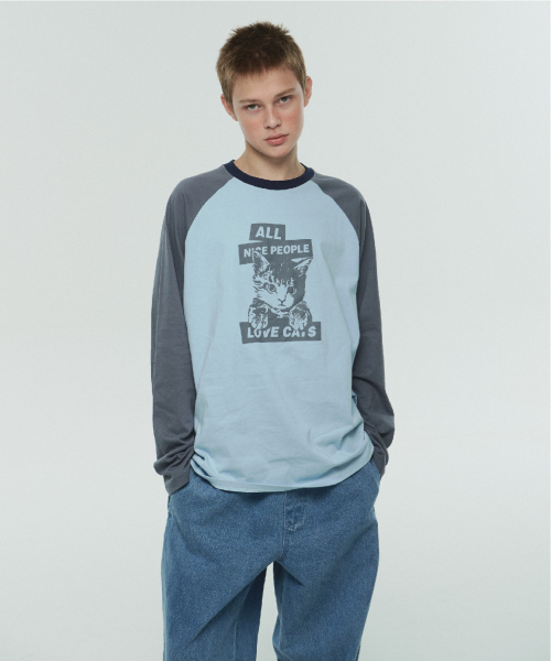 ITZAVIBE(イッザバイブ)の「NICE PEOPLE LOVE CATS RAGLAN LONG SLEEVE - SKY BLUE(Tシャツ/カットソー・レディース・その他・MEDIUM/LARGE)」の1枚目の写真