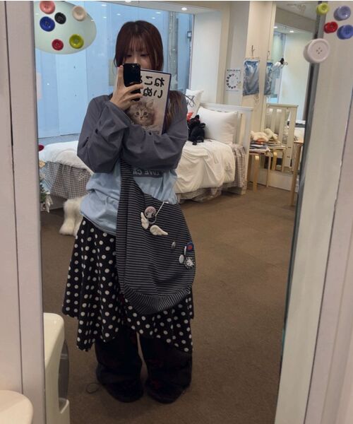 ITZAVIBE(イッザバイブ)の「NICE PEOPLE LOVE CATS RAGLAN LONG SLEEVE - SKY BLUE(Tシャツ/カットソー・レディース・その他・MEDIUM/LARGE)」の5枚目の写真